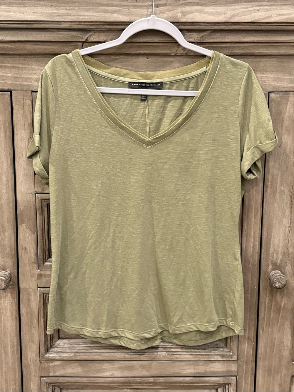 EUC Women's WHITE HOUSE BLACK MARKET Olive Green Short Sleeve Tee (Medium)